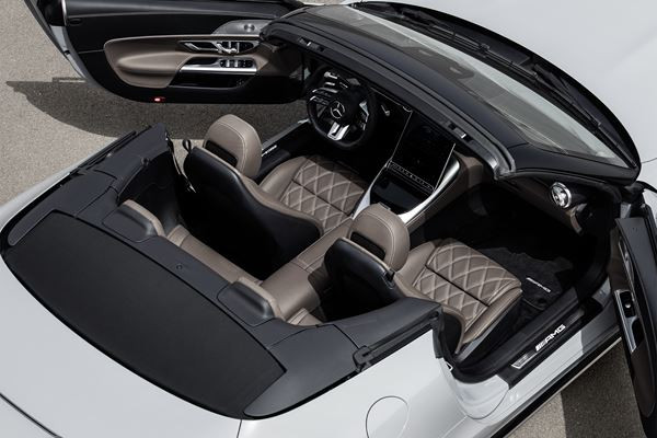 Le Mercedes-AMG SL renoue avec une capote en tissu et un caractère sportif