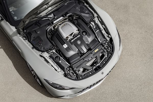 Le Mercedes-AMG SL renoue avec une capote en tissu et un caractère sportif