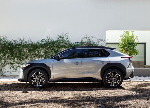Le SUV électrique Toyota bZ4X embarque une transmission intégrale à deux moteurs