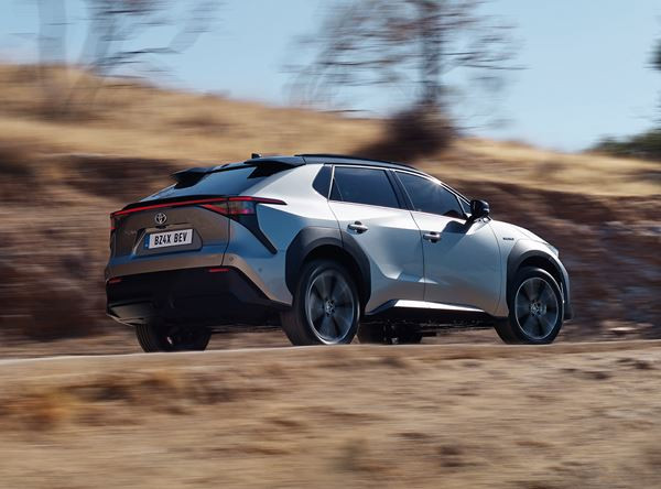 Le SUV électrique Toyota bZ4X embarque une transmission intégrale à deux moteurs