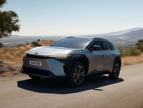 Le SUV électrique Toyota bZ4X embarque une transmission intégrale à deux moteurs