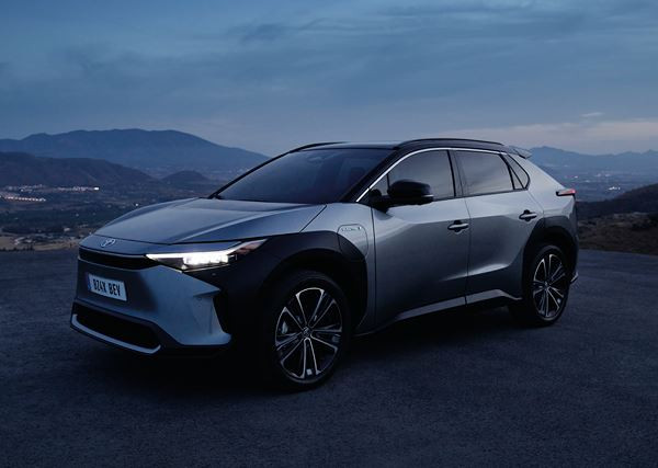 Le SUV électrique Toyota bZ4X embarque une transmission intégrale à deux moteurs