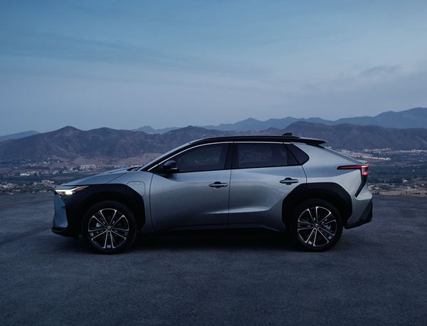 Le SUV électrique Toyota bZ4X embarque une transmission intégrale à deux moteurs