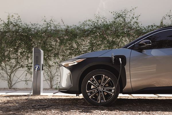 Le SUV électrique Toyota bZ4X embarque une transmission intégrale à deux moteurs