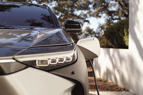 Le SUV électrique Toyota bZ4X embarque une transmission intégrale à deux moteurs