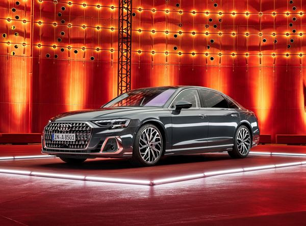 La grande berline de luxe Audi A8 se perfectionne