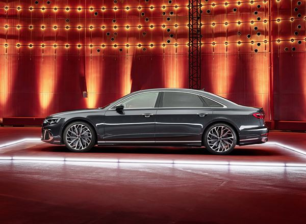 La grande berline de luxe Audi A8 se perfectionne