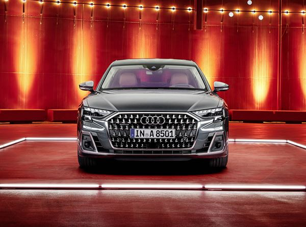La grande berline de luxe Audi A8 se perfectionne