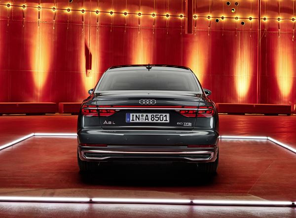 La grande berline de luxe Audi A8 se perfectionne