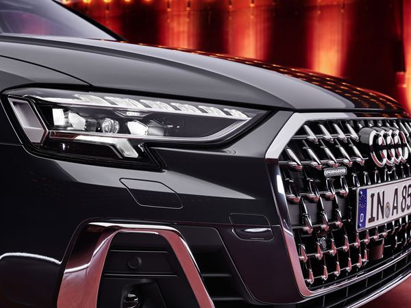 La grande berline de luxe Audi A8 se perfectionne
