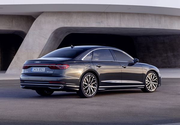 La grande berline de luxe Audi A8 se perfectionne