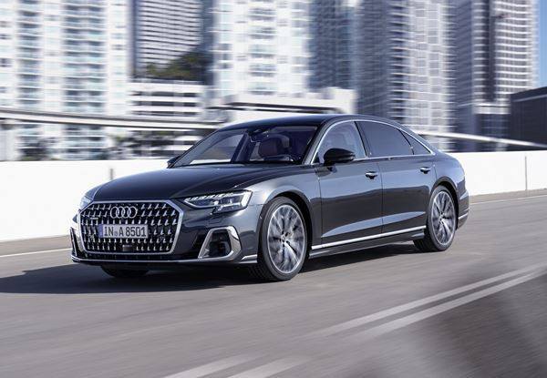 La grande berline de luxe Audi A8 se perfectionne