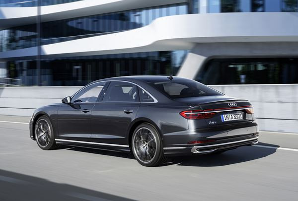 La grande berline de luxe Audi A8 se perfectionne