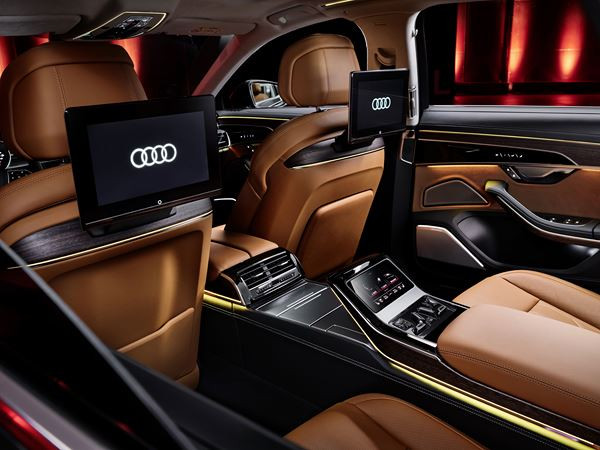 La grande berline de luxe Audi A8 se perfectionne