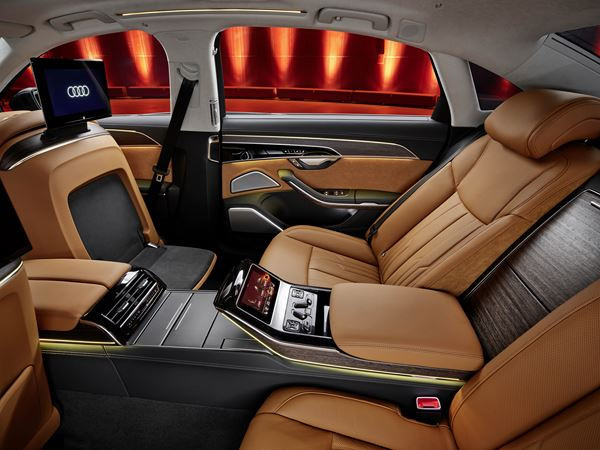 La grande berline de luxe Audi A8 se perfectionne