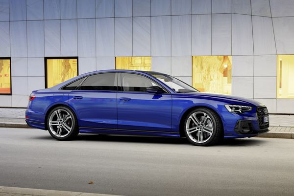 La grande berline de luxe sportive Audi S8 se perfectionne