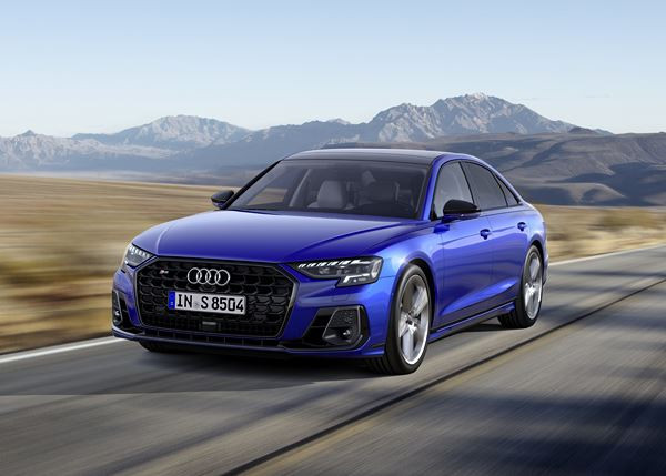 La grande berline de luxe sportive Audi S8 se perfectionne