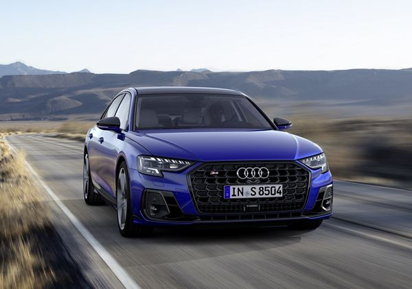 La grande berline de luxe sportive Audi S8 se perfectionne