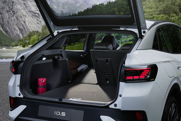 Le SUV coupé électrique Volkswagen ID.5 se distingue par un design expressif
