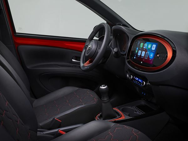 Le crossover urbain Toyota Aygo X revendique une personnalité épicée