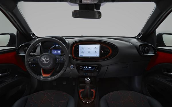 Le crossover urbain Toyota Aygo X revendique une personnalité épicée