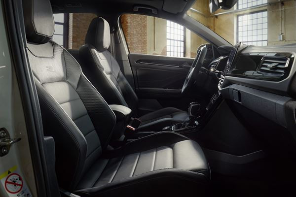 Le crossover compact Volkswagen T-Roc s’offre un habitacle plus sophistiqué