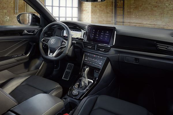 Le crossover compact Volkswagen T-Roc s’offre un habitacle plus sophistiqué