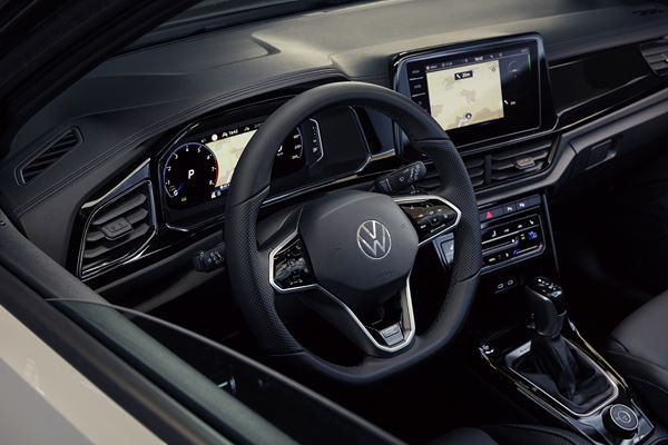 Le crossover compact Volkswagen T-Roc s’offre un habitacle plus sophistiqué