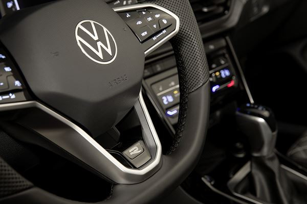 Le Volkswagen T-Roc Cabriolet affiche un design extérieur affûté