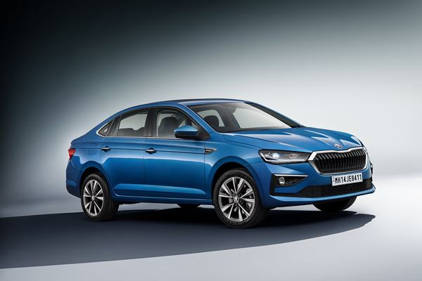 La berline compacte tricorps Skoda Slavia vise le marché indien