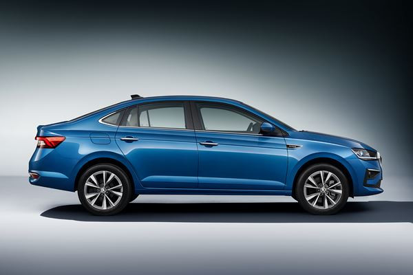 La berline compacte tricorps Skoda Slavia vise le marché indien