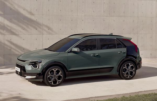 Le Kia Niro adopte un extérieur restylé caractérisé par un large montant arrière