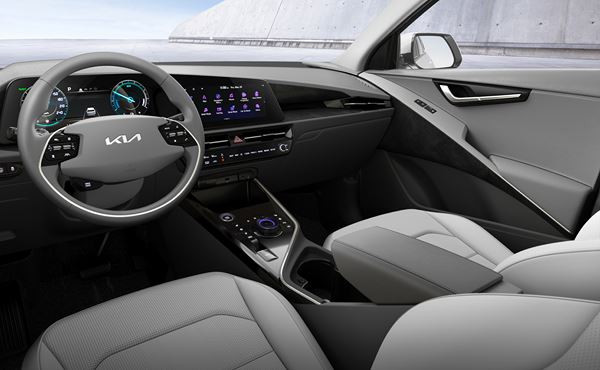 Le Kia Niro adopte un extérieur restylé caractérisé par un large montant arrière