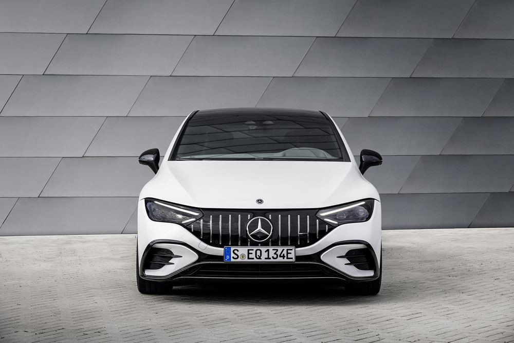 La berline d'affaires électrique Mercedes-AMG EQE 53 4MATIC plus délivre 626 ch