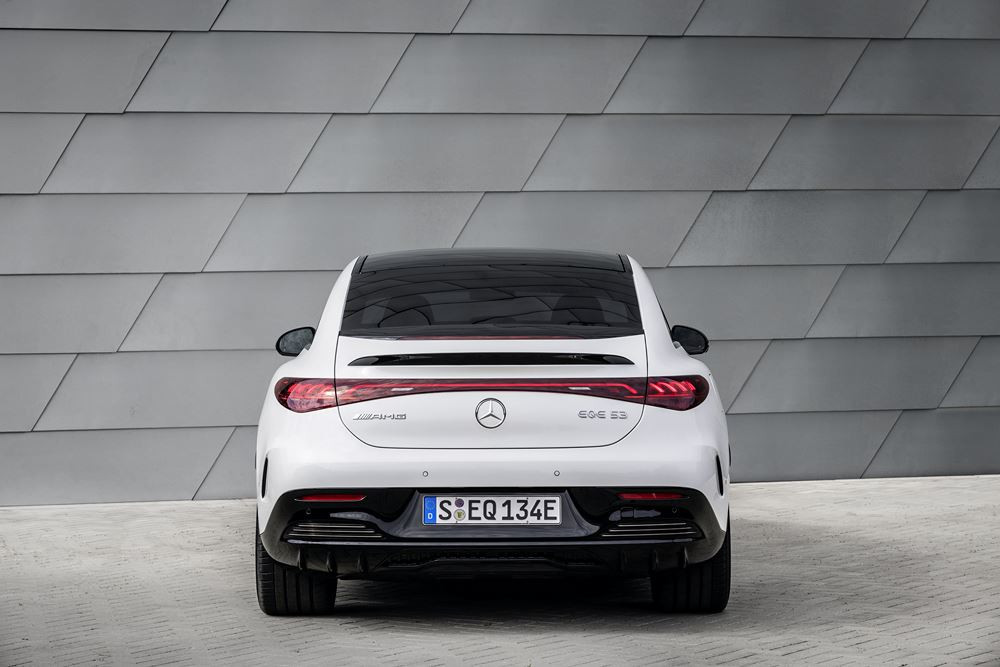 La berline d'affaires électrique Mercedes-AMG EQE 53 4MATIC plus délivre 626 ch