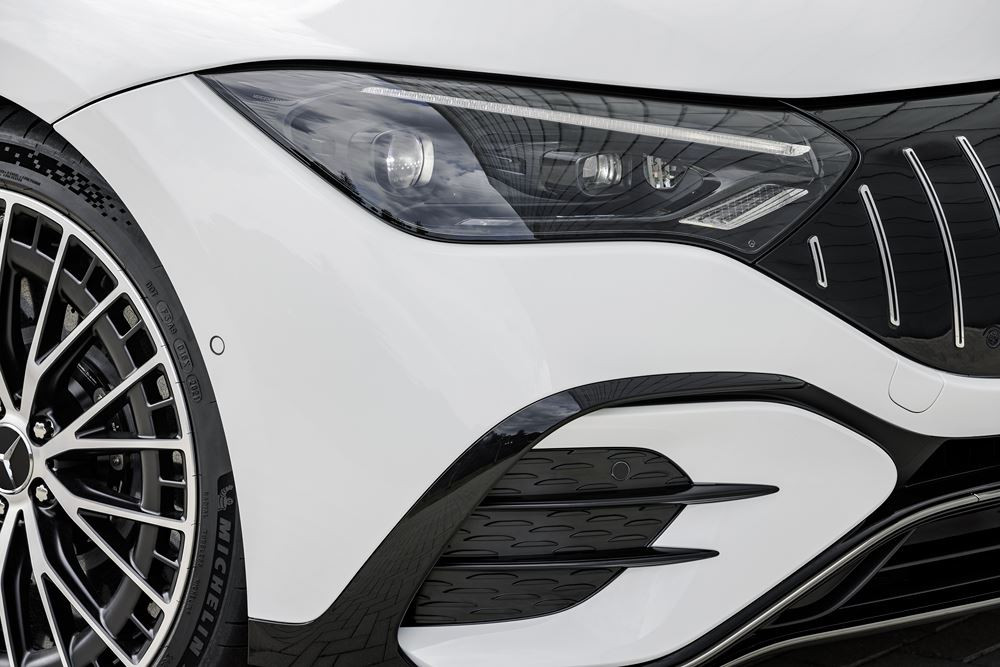 La berline d'affaires électrique Mercedes-AMG EQE 53 4MATIC plus délivre 626 ch