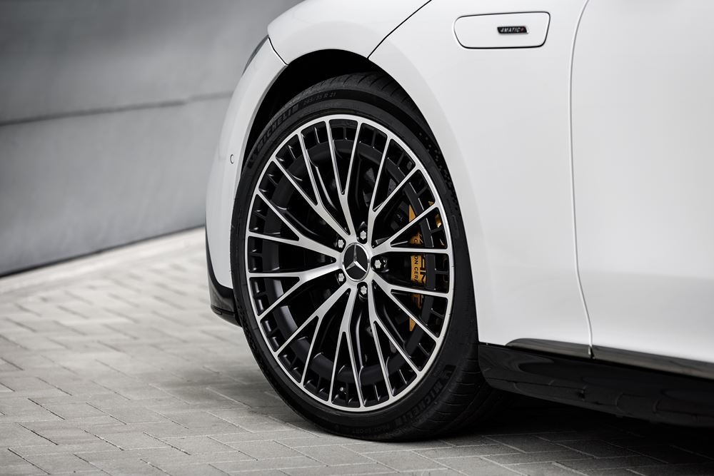 La berline d'affaires électrique Mercedes-AMG EQE 53 4MATIC plus délivre 626 ch
