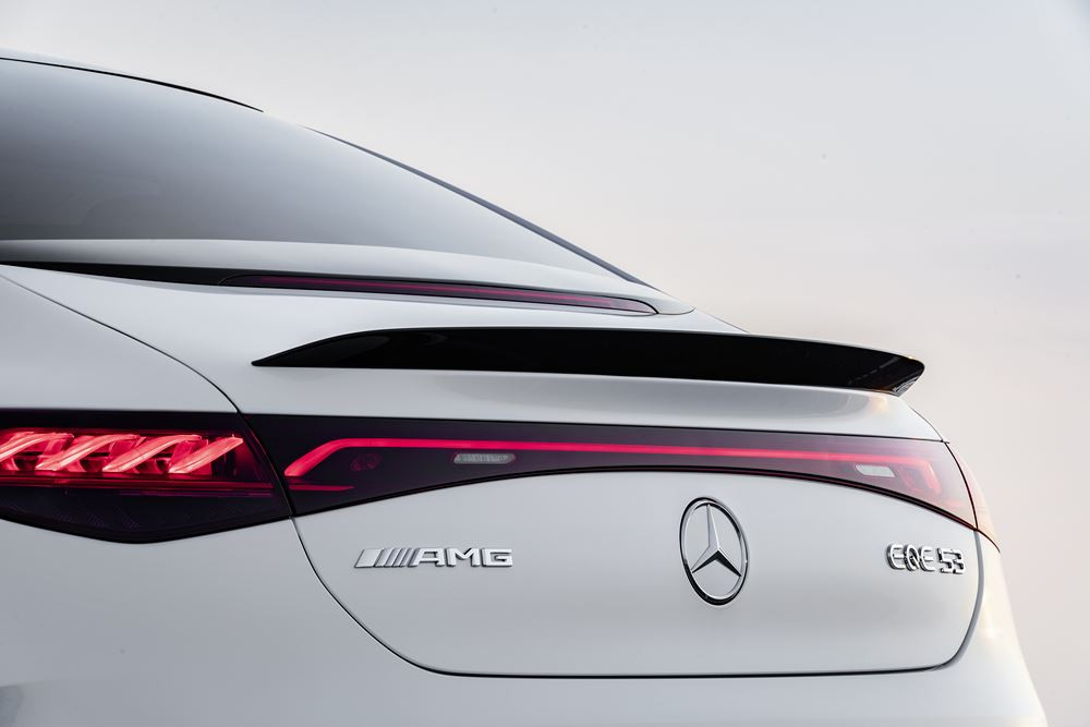 La berline d'affaires électrique Mercedes-AMG EQE 53 4MATIC plus délivre 626 ch