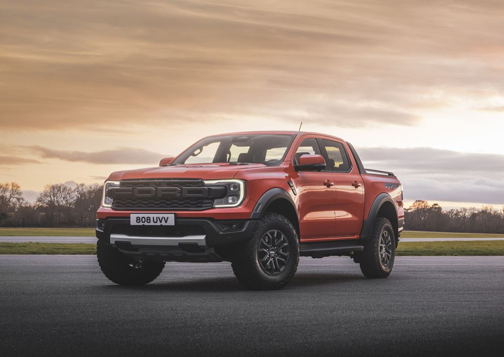 Le Ford Ranger Raptor relève la barre des performances sur route et en tout terrain