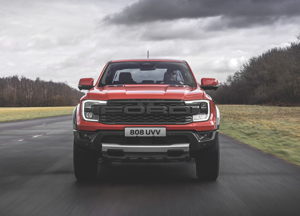 Le Ford Ranger Raptor relève la barre des performances sur route et en tout terrain