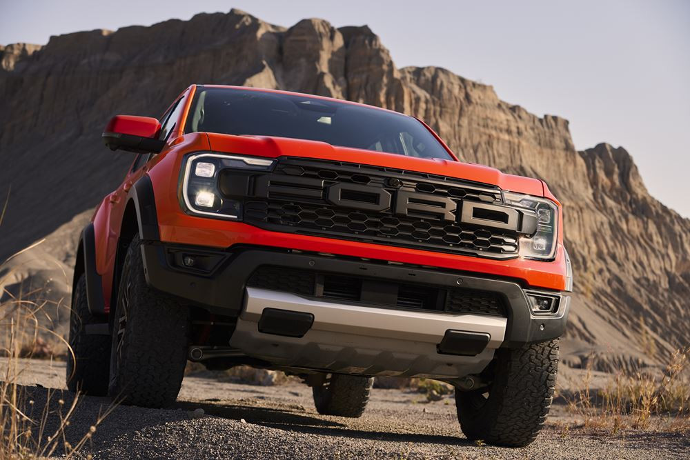 Le Ford Ranger Raptor relève la barre des performances sur route et en tout terrain