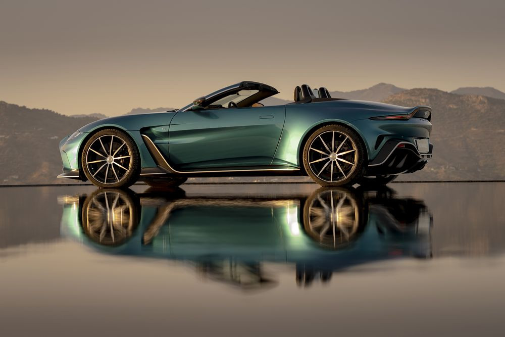 L'Aston Martin V12 Vantage Roadster débite une puissance de 700 ch et 753 Nm de couple