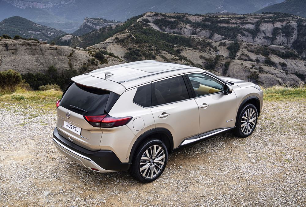 Le crossover familial Nissan X-Trail affiche un design moderne musclé
