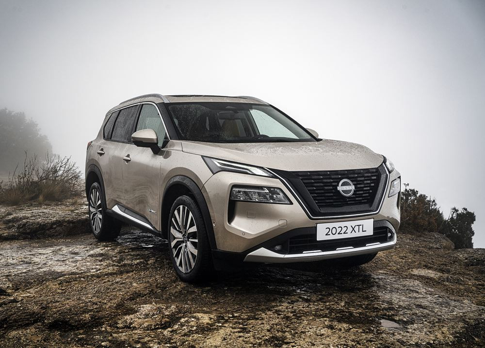 Le crossover familial Nissan X-Trail affiche un design moderne musclé