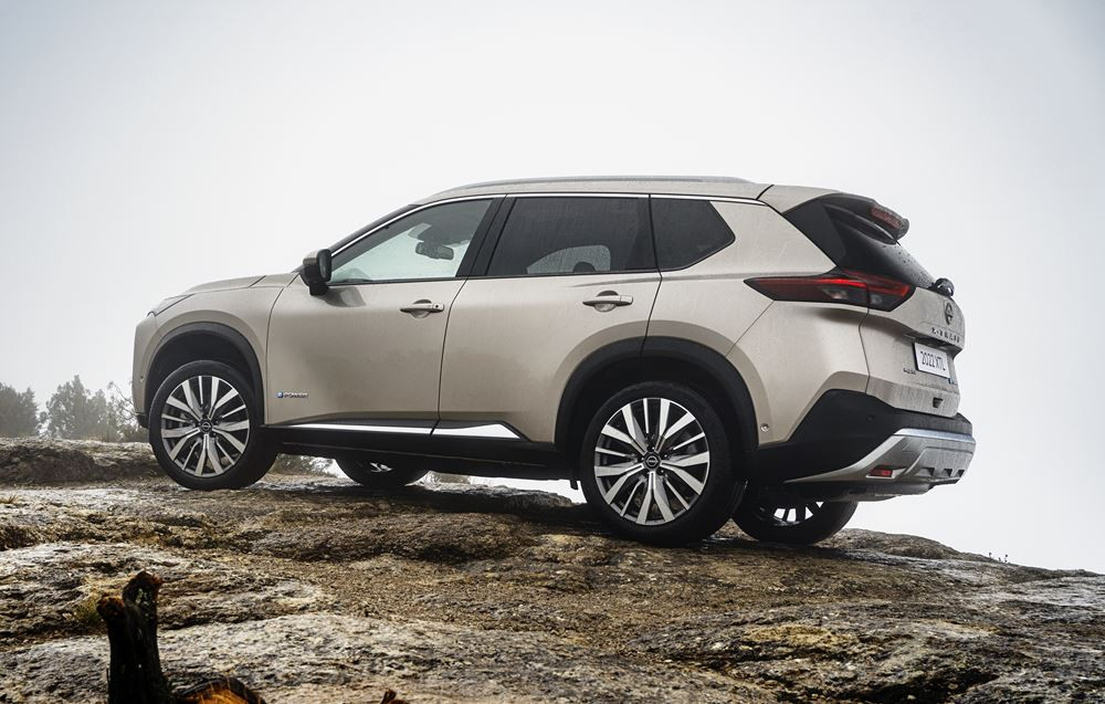 Le crossover familial Nissan X-Trail affiche un design moderne musclé