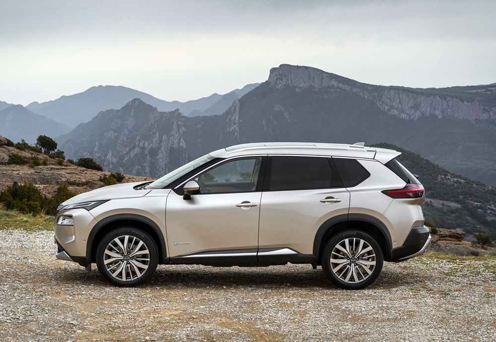 Le crossover familial Nissan X-Trail affiche un design moderne musclé