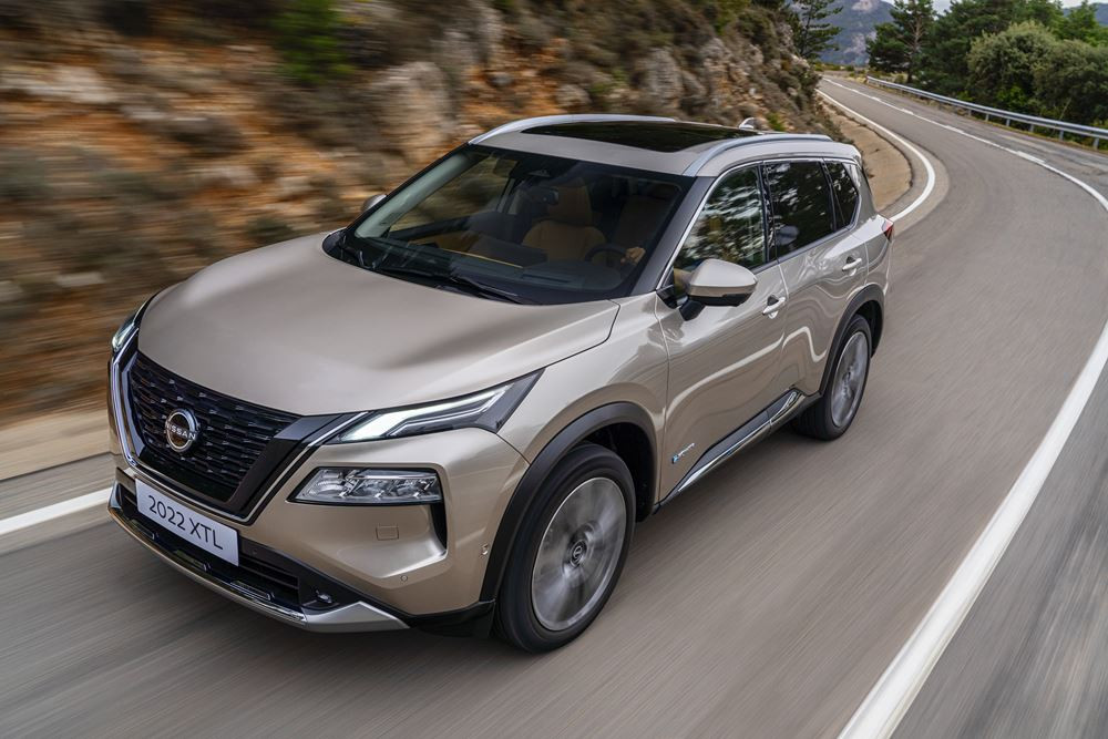 Le crossover familial Nissan X-Trail affiche un design moderne musclé