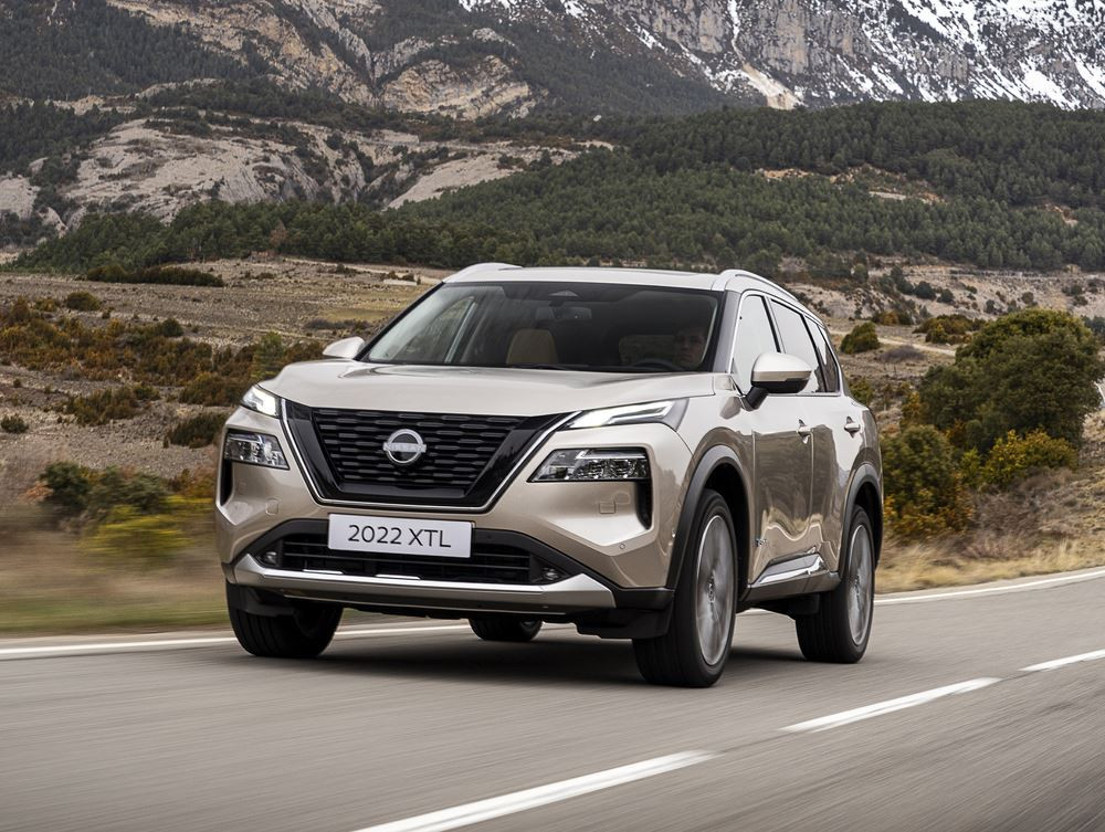 Le crossover familial Nissan X-Trail affiche un design moderne musclé
