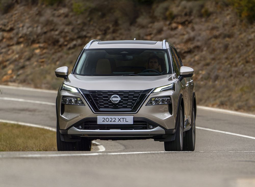 Le crossover familial Nissan X-Trail affiche un design moderne musclé