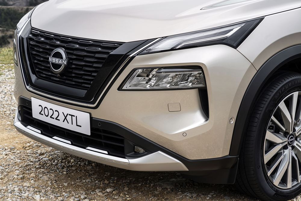 Le crossover familial Nissan X-Trail affiche un design moderne musclé